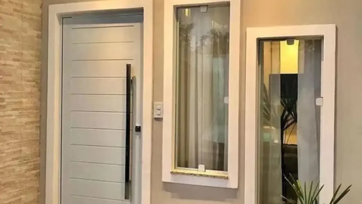 6 Ide Dekorasi Pintu Depan Rumah yang Bikin Tamu Terpukau