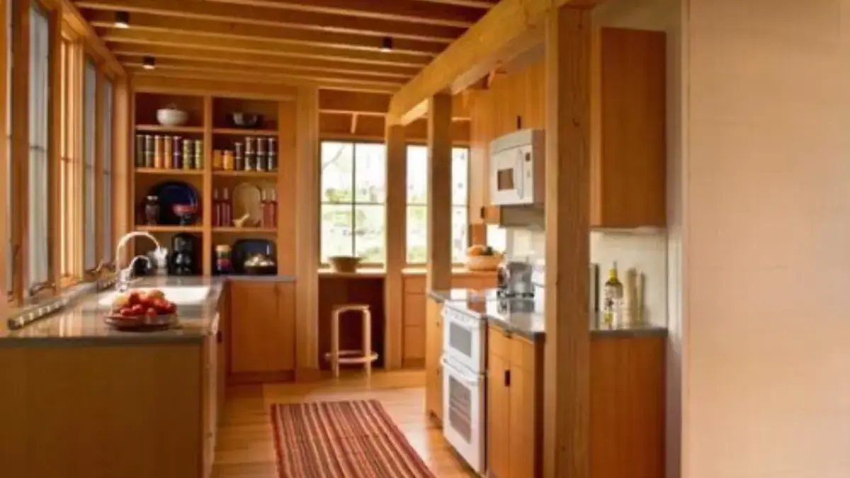 5 Warna Ajaib yang Bikin Meja Dapur Kayu Klasik Makin Estetik dan Timeless!