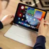 Siapa Target Pengguna Utama di Era iPadOS 26?