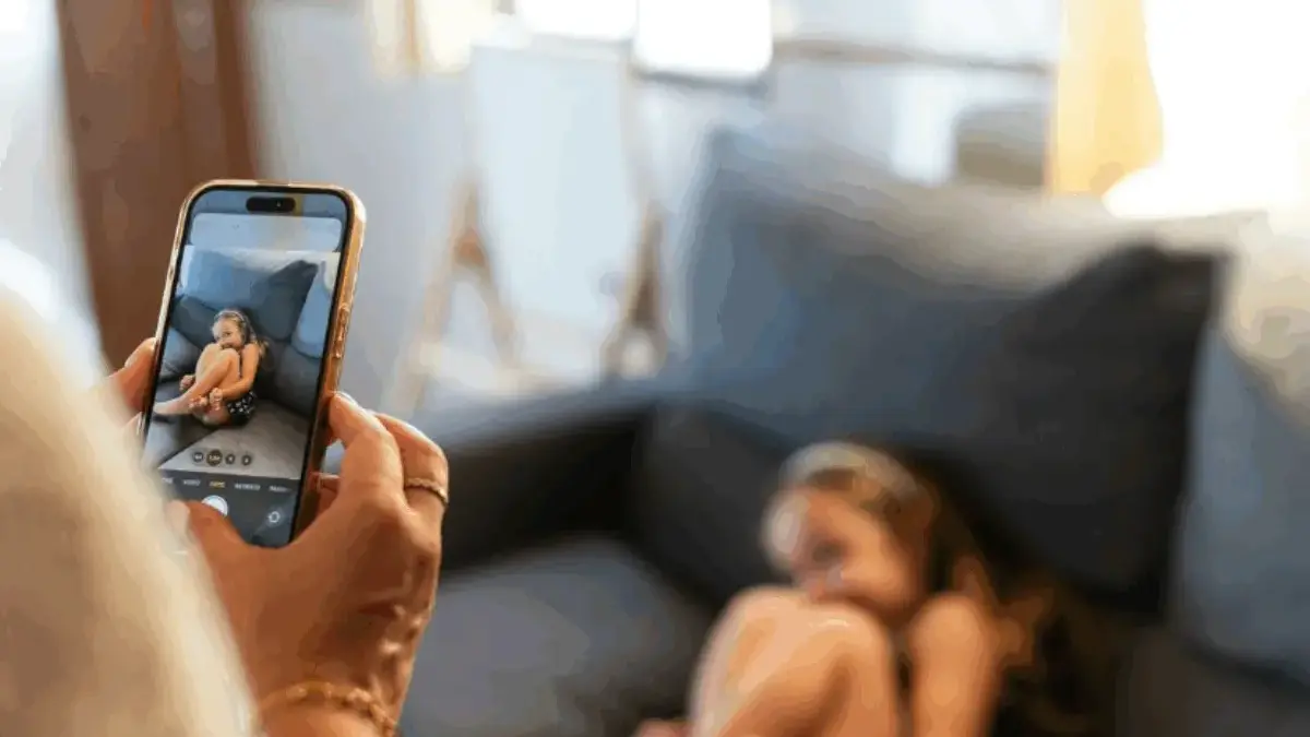Dampak Oversharing Kehidupan Anak di Media Sosial