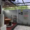 Inspirasi Desain Teras Rumah Bergaya Industrial dengan Beton dan Logam