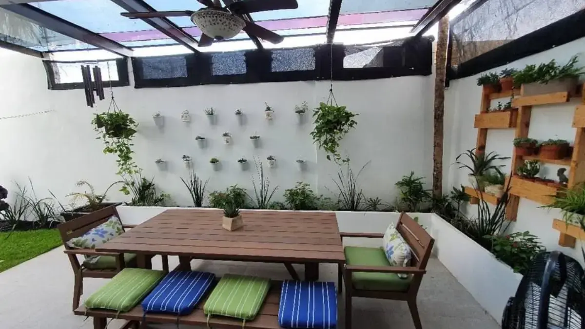 Ide Dekorasi Teras Rumah dengan Area Makan Outdoor, Bikin Moment Makan Terasa Lebih Spesial! 