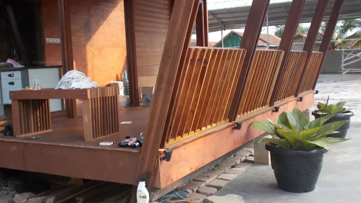 Inspirasi Desain Teras Rumah Minimalis dengan Sentuhan Kayu yang Elegan dan Modern 