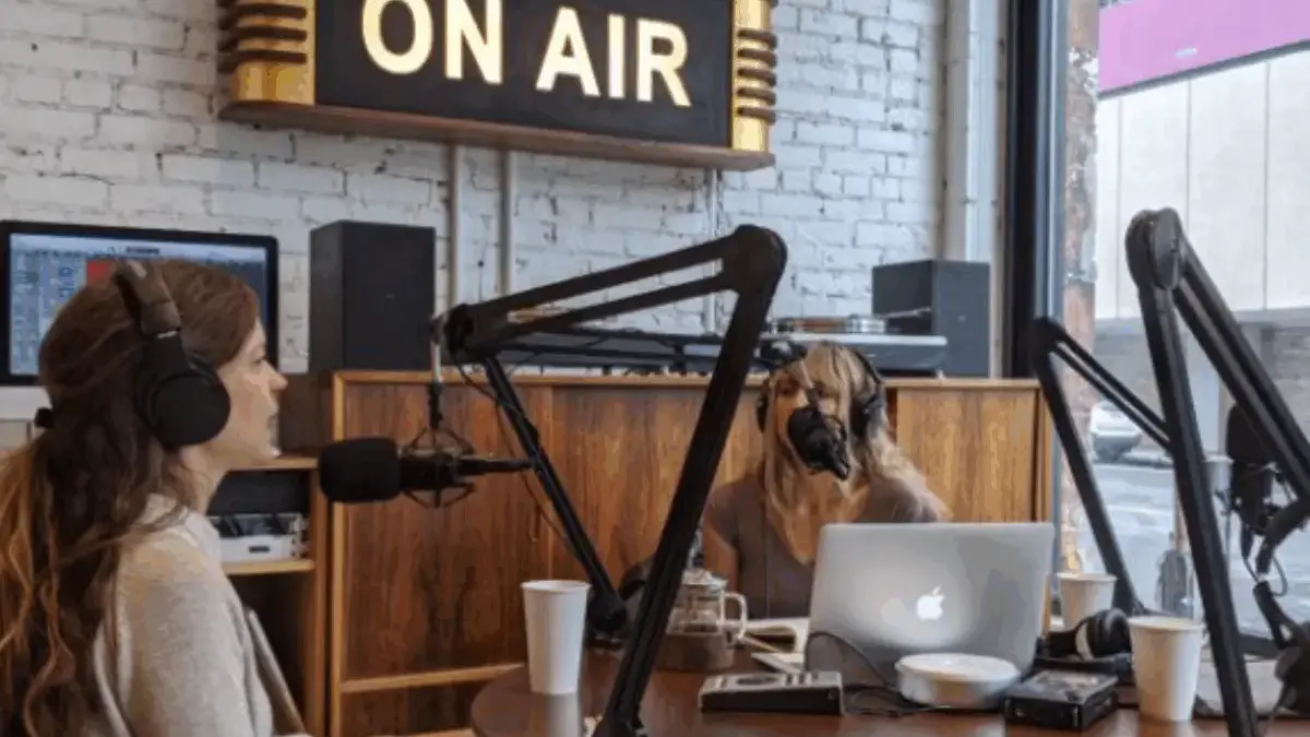 Gelombang Baru Komunikasi: Mengupas Podcast dan Live-Streaming