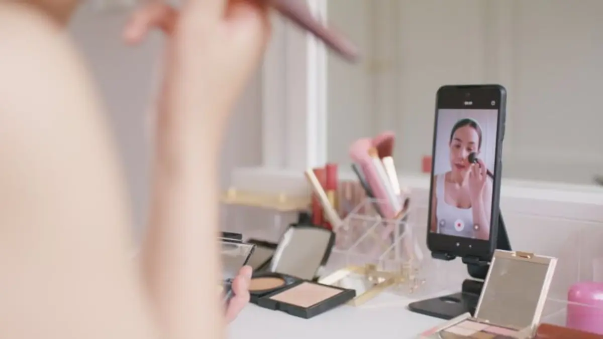 Strategi Beauty Influencer Membangun Kepercayaan Lewat Instagram Stories