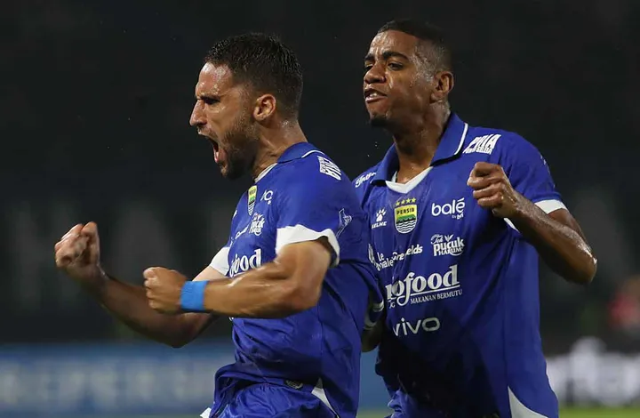 Persib Bandung Kalahkan Persis Solo 2-0 di BRI Super League  BRI Super League