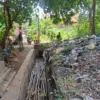 Jalan Sempit Jadi Kendala Pengerukan DLH Kota Cirebon Respons Keluhan Warga soal Tumpukan Sampah di Wanacala