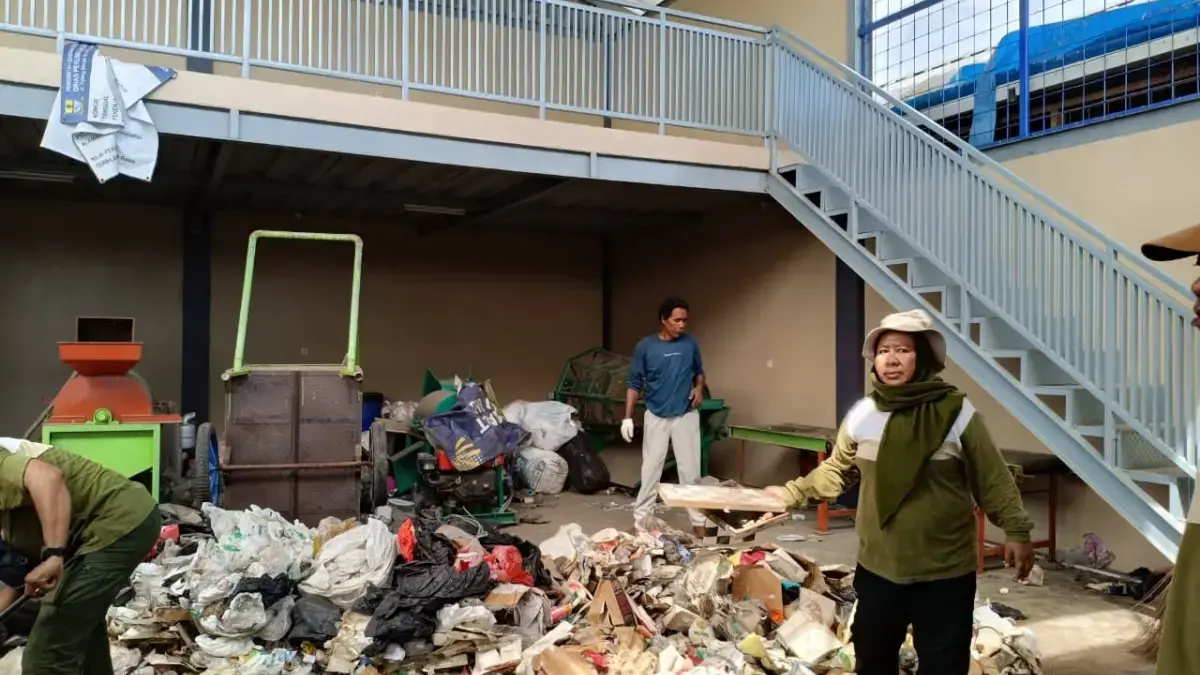 Kelurahan Kebonbaru Terima Bantuan Pengelolaan Sampah dari Pemerintah