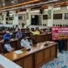 Tak Mau Ditertibkan Tanpa Solusi, PKL Jalan Kesambi Datangi Gedung DPRD Kota Cirebon