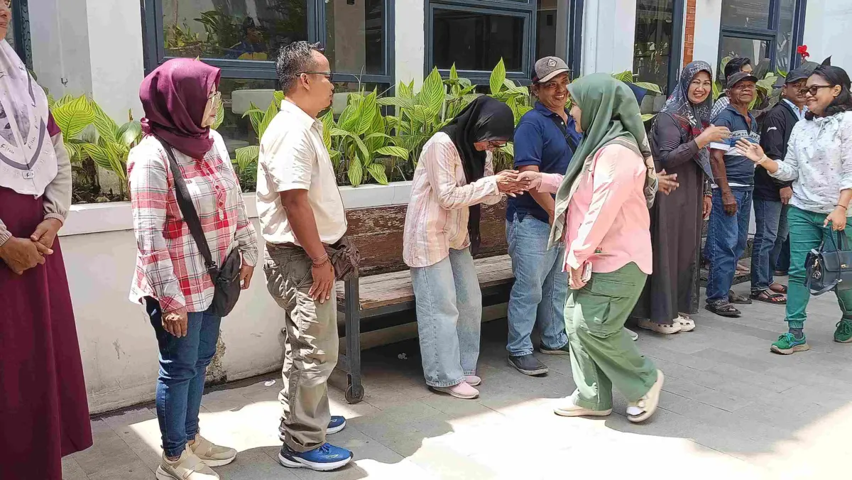 Kesulitan Bangun Kios, Wakil Walikota Fasilitasi Akses Pembiayaan untuk Pedagang Bunga di Dukuh Semar Pemkot Cirebon