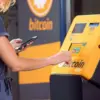 Cara Menggunakan ATM Bitcoin untuk Pemula: Panduan Tarik Tunai dan Beli Crypto