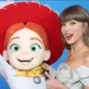 Lagu Baru Taylor Swift \'I Knew It, I Knew You\' Resmi Jadi Soundtrack Utama Perjalanan Jessie di Toy Story 5
