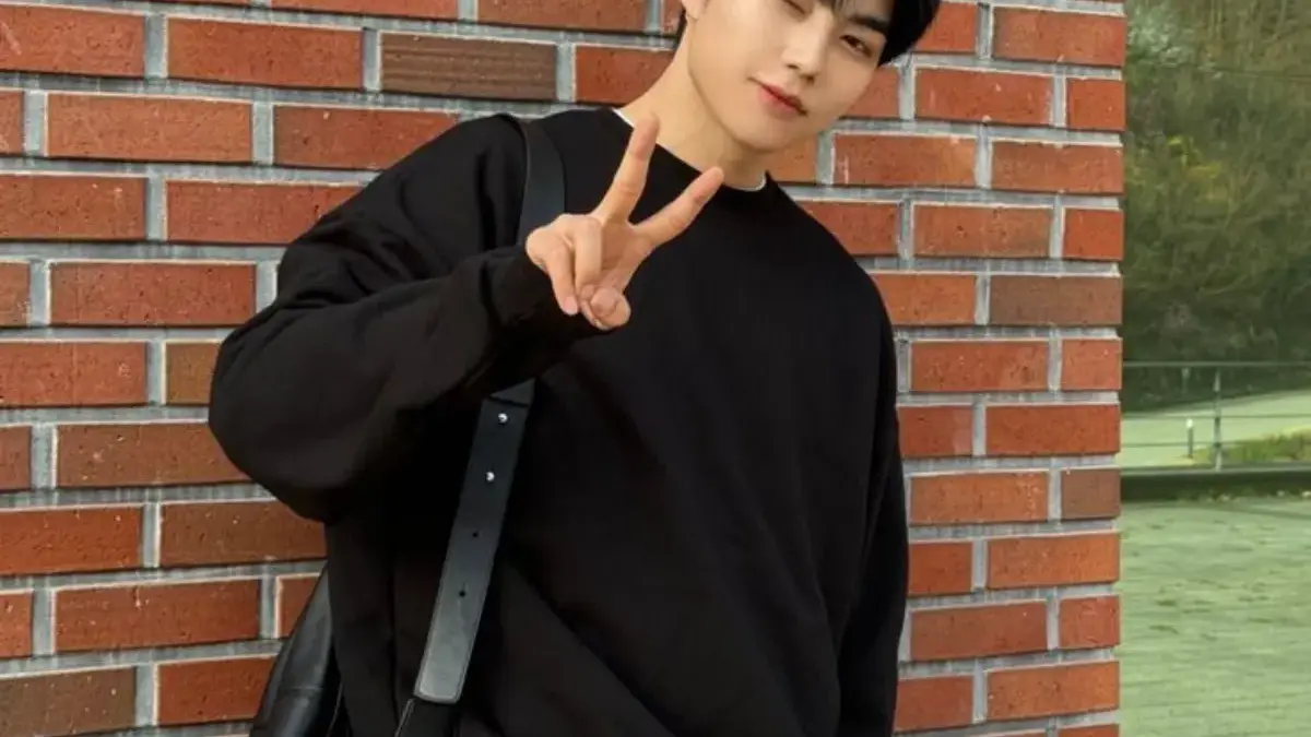 Inspirasi OOTD Simpel dan Trendi ala Park Gun Wook untuk Gaya Kasualmu Inspirasi OOTD Simpel dan Trendi ala Park Gun Wook untuk Gaya Kasualmu