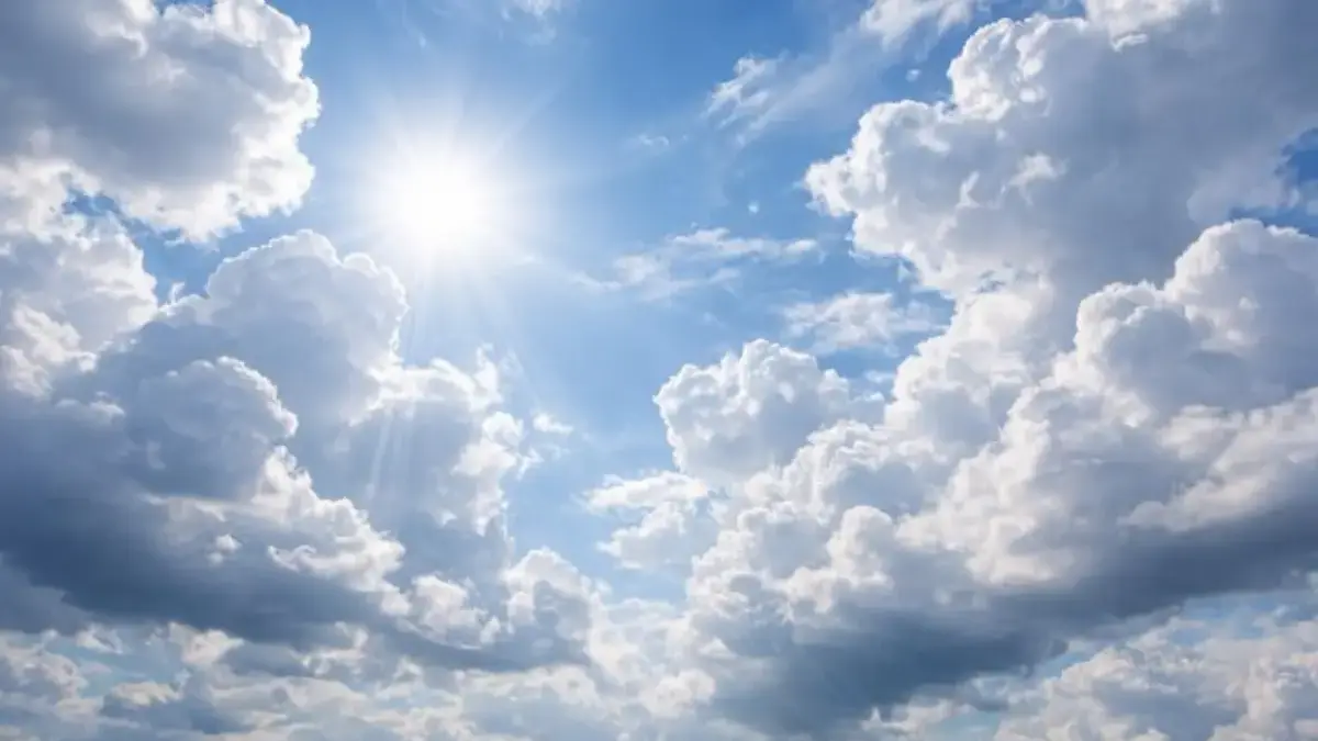 Prakiraan Cuaca Cirebon 25 Juni 2026: Siang Hari Cerah Berawan, Suhu Maksimal Capai 33°C!