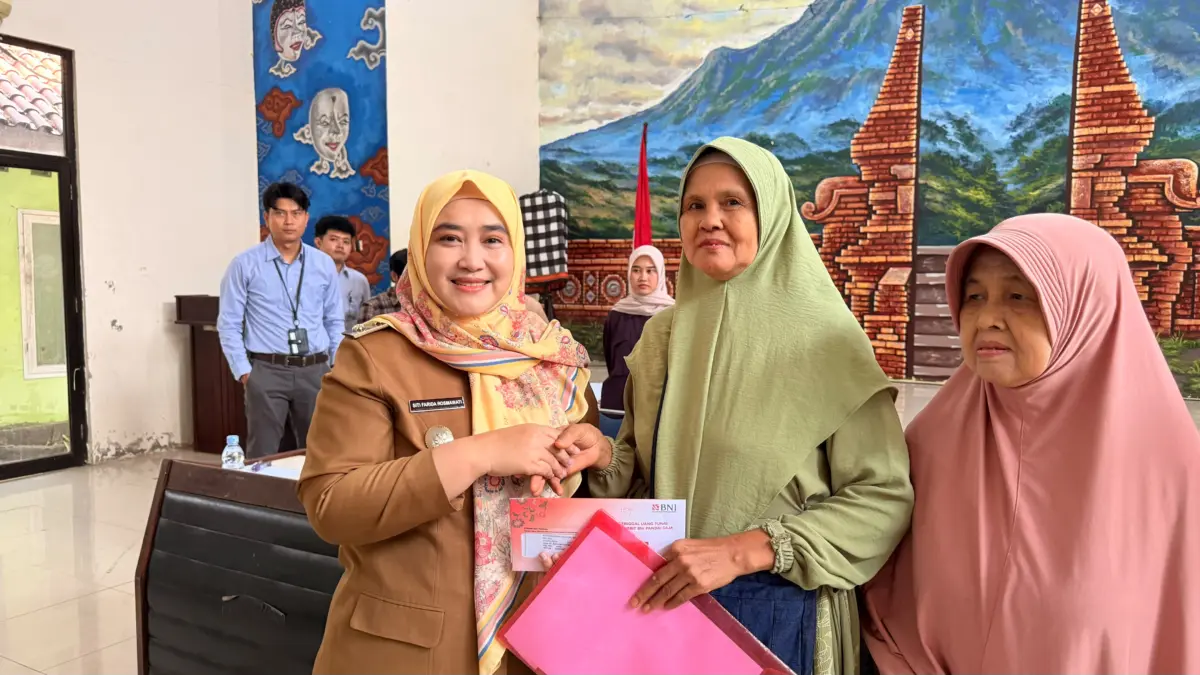 Penerima Bansos di Harjamukti Bertambah 279 KPM, Wawali Tinjau Penyerahan KKS Pemkot Cirebon