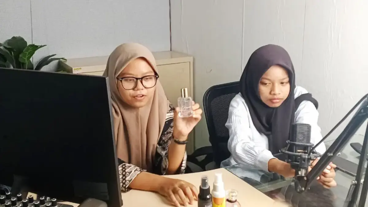Siswa-Siswi SMK Ibnu Khaldun Peroleh Pengalaman Berharga Selama Tiga Bulan PKL di Koran Rakyat Cirebon Siswa-Siswi SMK Ibnu Khaldun Peroleh Pengalaman Berharga Selama Tiga Bulan PKL